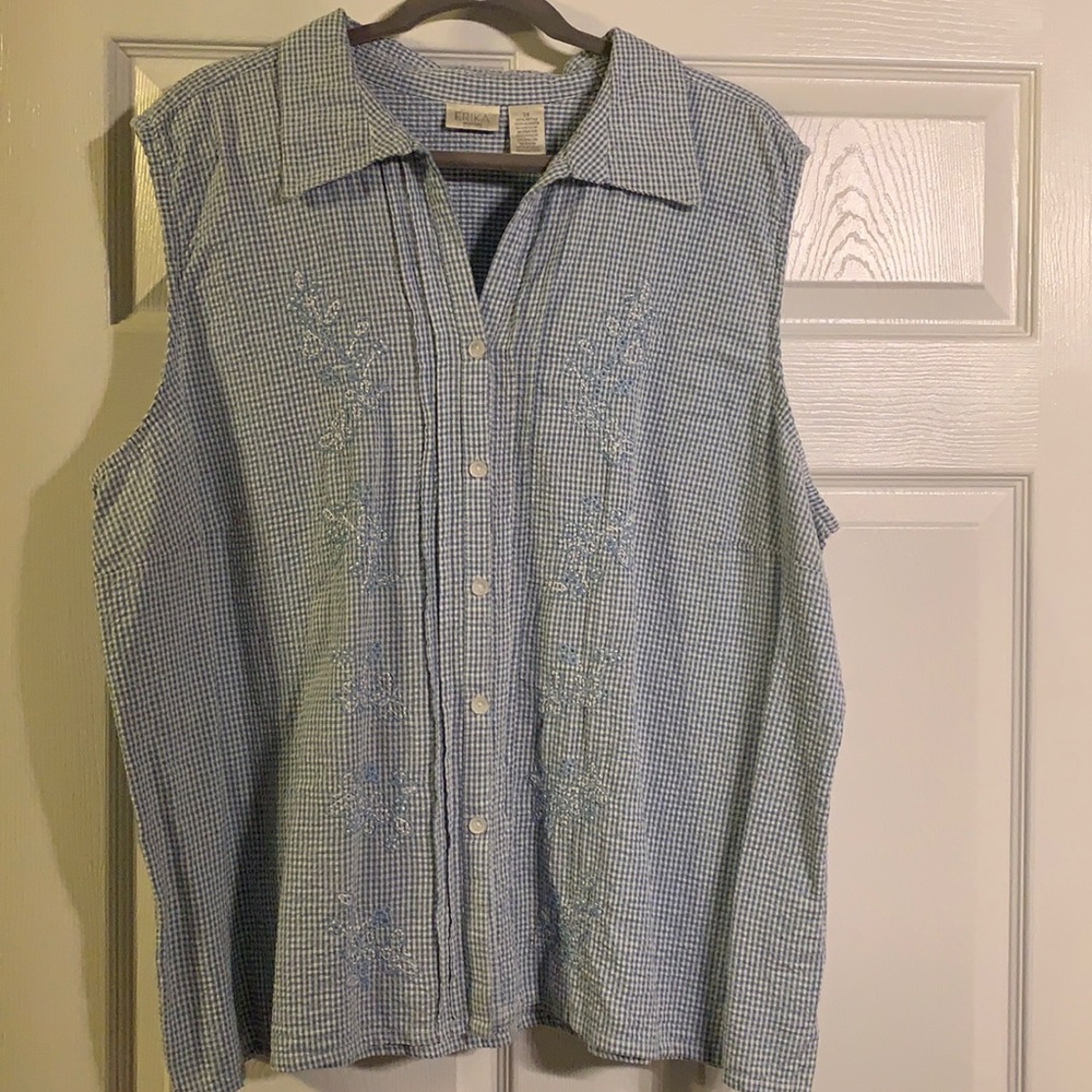 Super-Cute Sleeveless Top w/embroidery on front.  100% cotton  Blue & White 💙